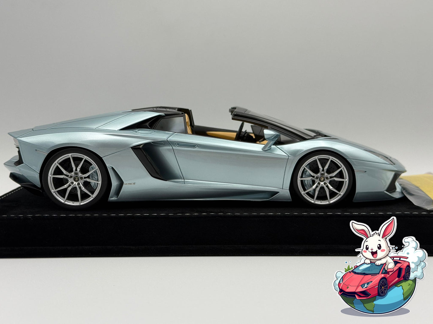 Henson & Heaven 1:18 Lamborghini Aventador LP700-4 Roadster (Azzurro Thetys)