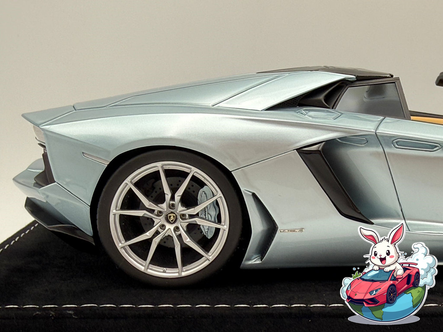 Henson & Heaven 1:18 Lamborghini Aventador LP700-4 Roadster (Azzurro Thetys)