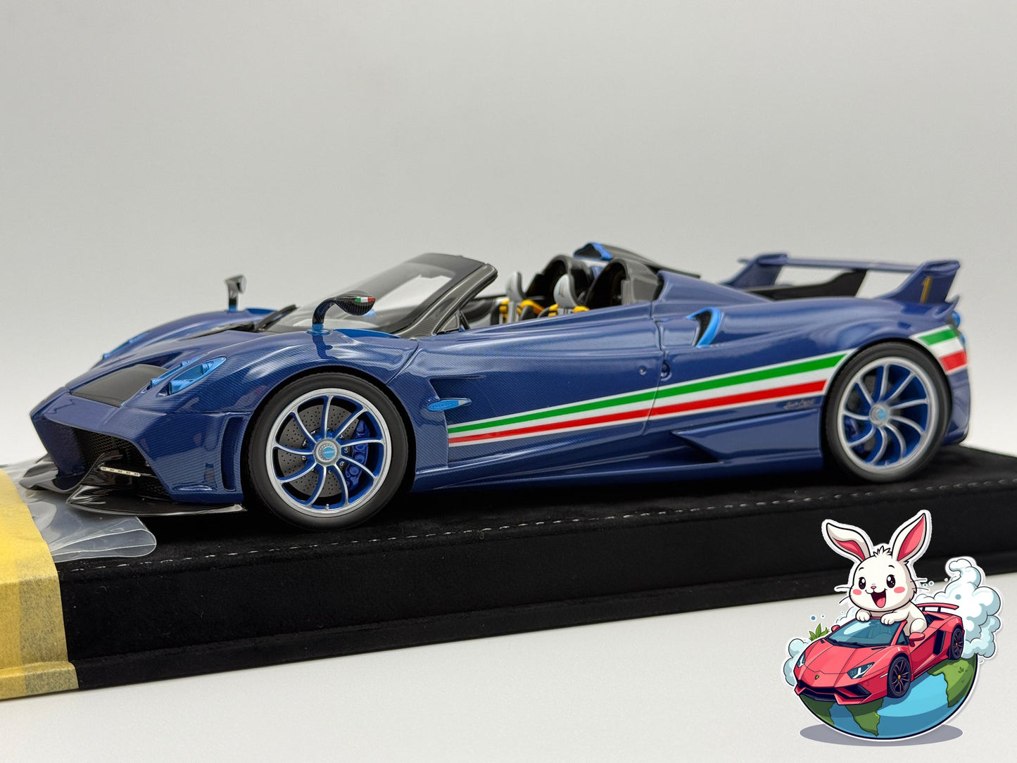 Henson & Heaven 1:18 Pagani Huayra Roadster Tricolore