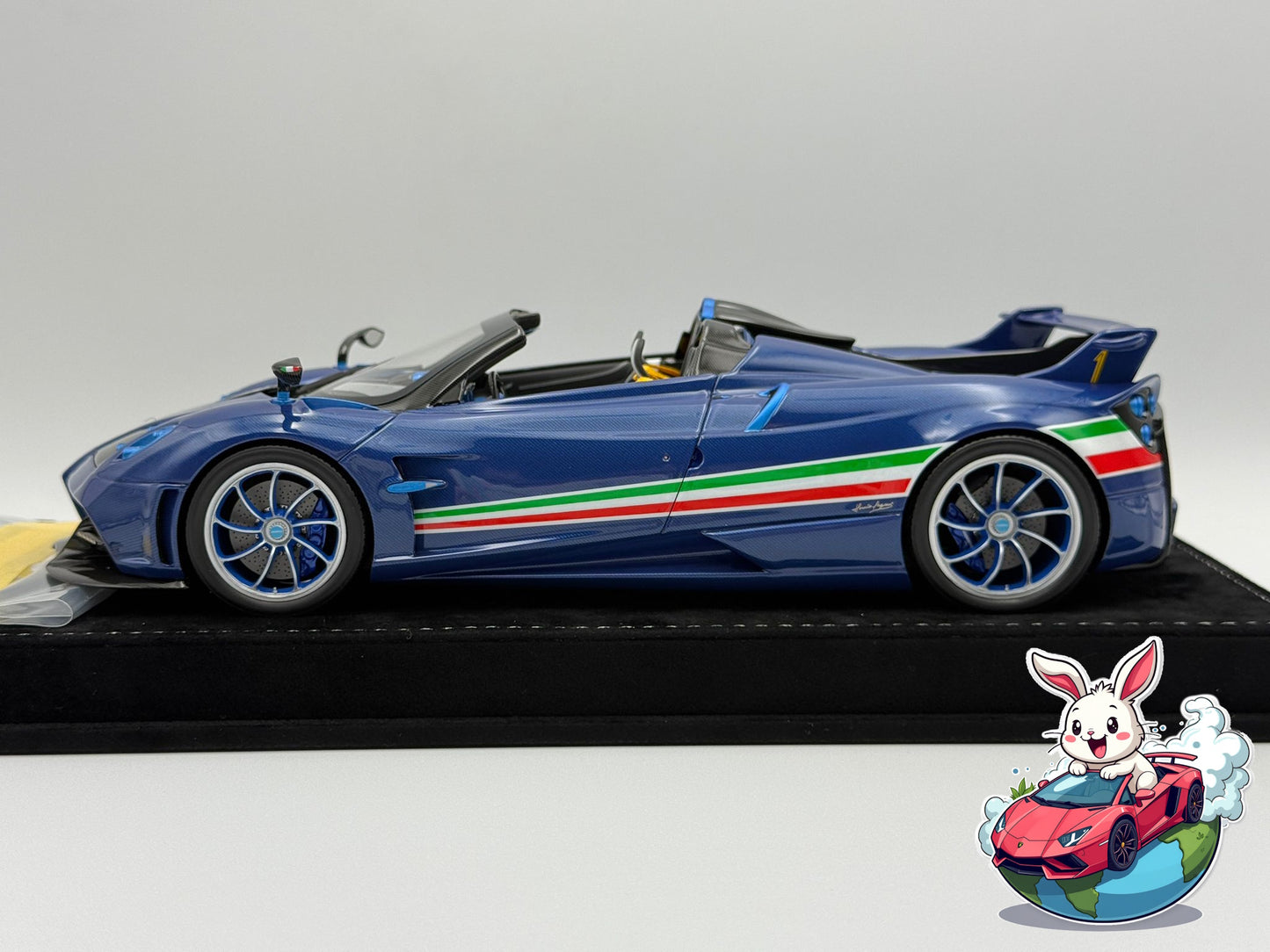 Henson & Heaven 1:18 Pagani Huayra Roadster Tricolore