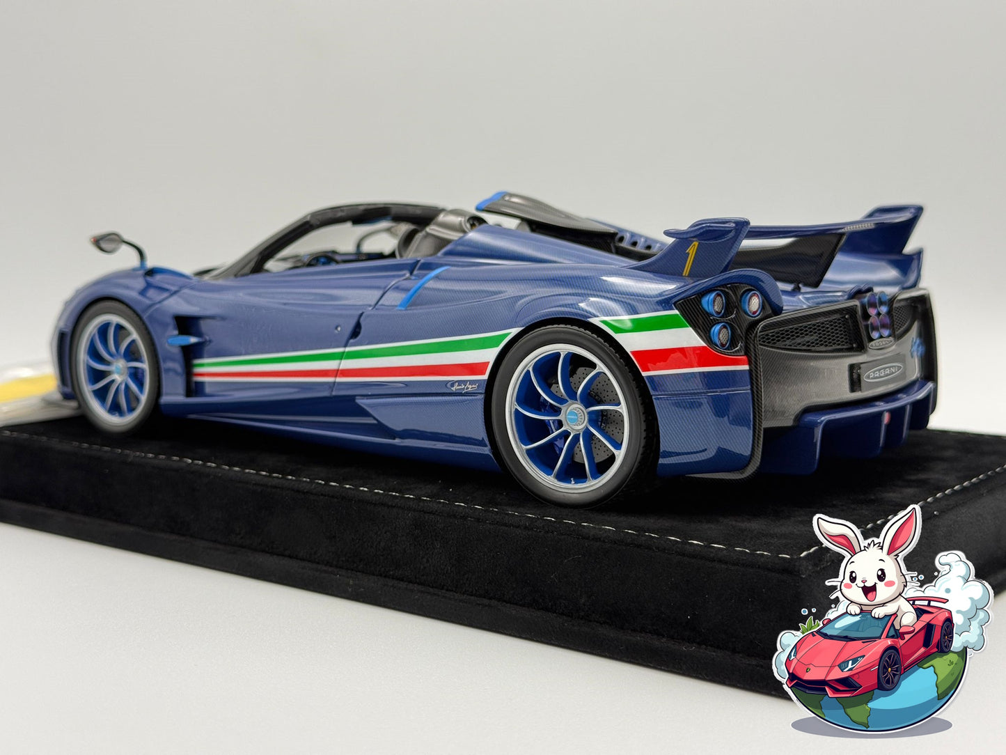 Henson & Heaven 1:18 Pagani Huayra Roadster Tricolore