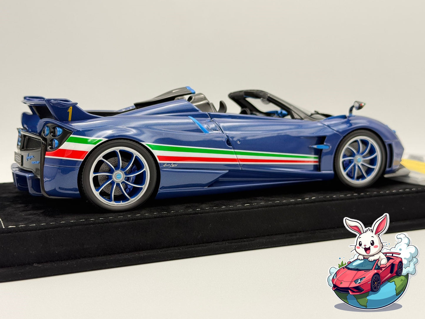 Henson & Heaven 1:18 Pagani Huayra Roadster Tricolore