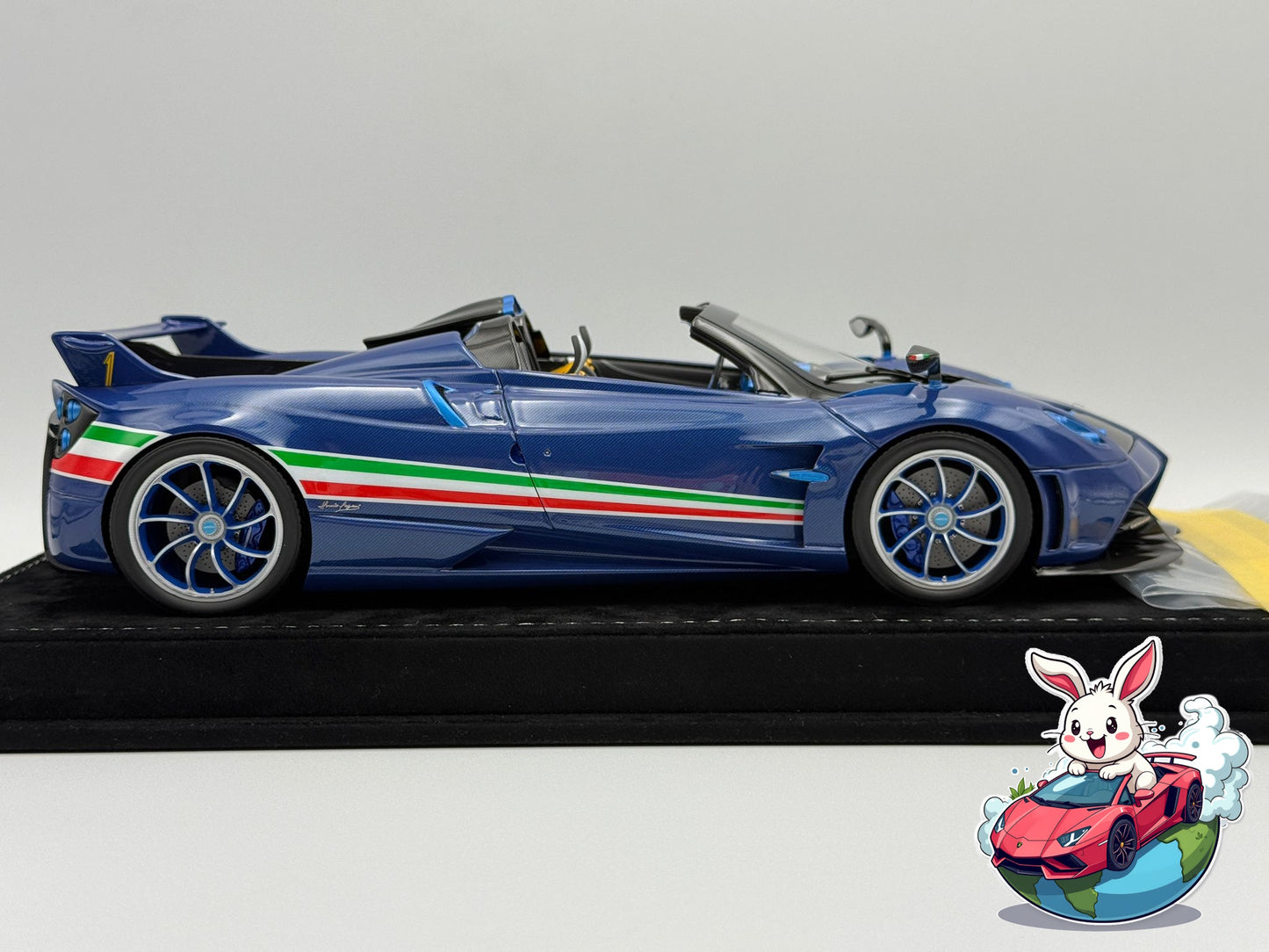 Henson & Heaven 1:18 Pagani Huayra Roadster Tricolore
