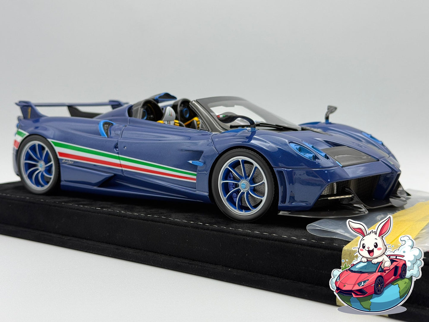 Henson & Heaven 1:18 Pagani Huayra Roadster Tricolore