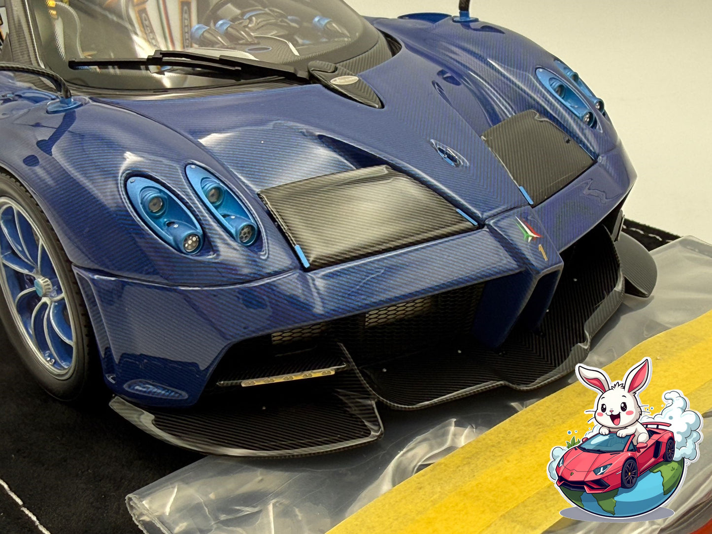 Henson & Heaven 1:18 Pagani Huayra Roadster Tricolore