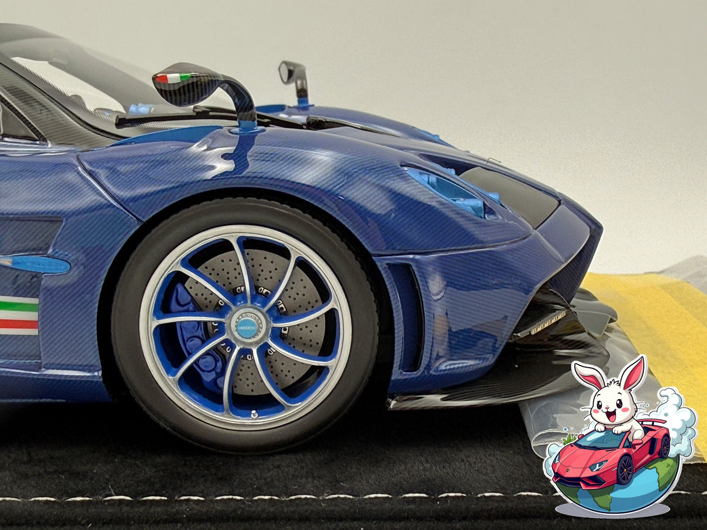 Henson & Heaven 1:18 Pagani Huayra Roadster Tricolore