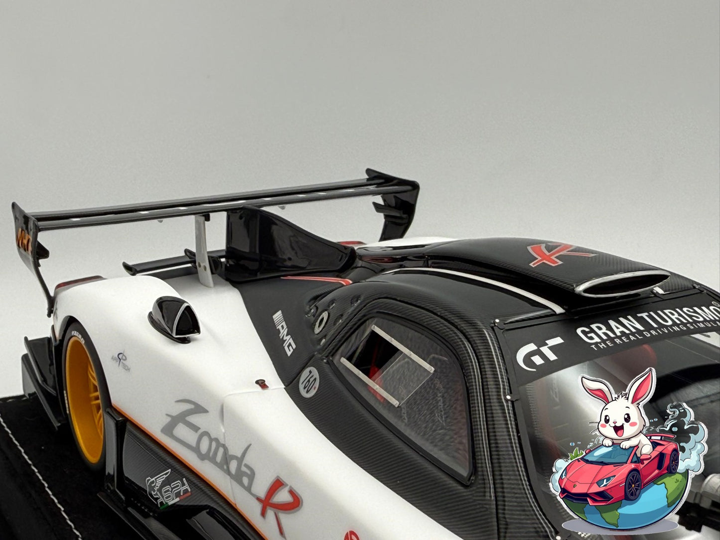 Henson & Heaven 1:18 Pagani Zonda R (White w/ Black Carbon)
