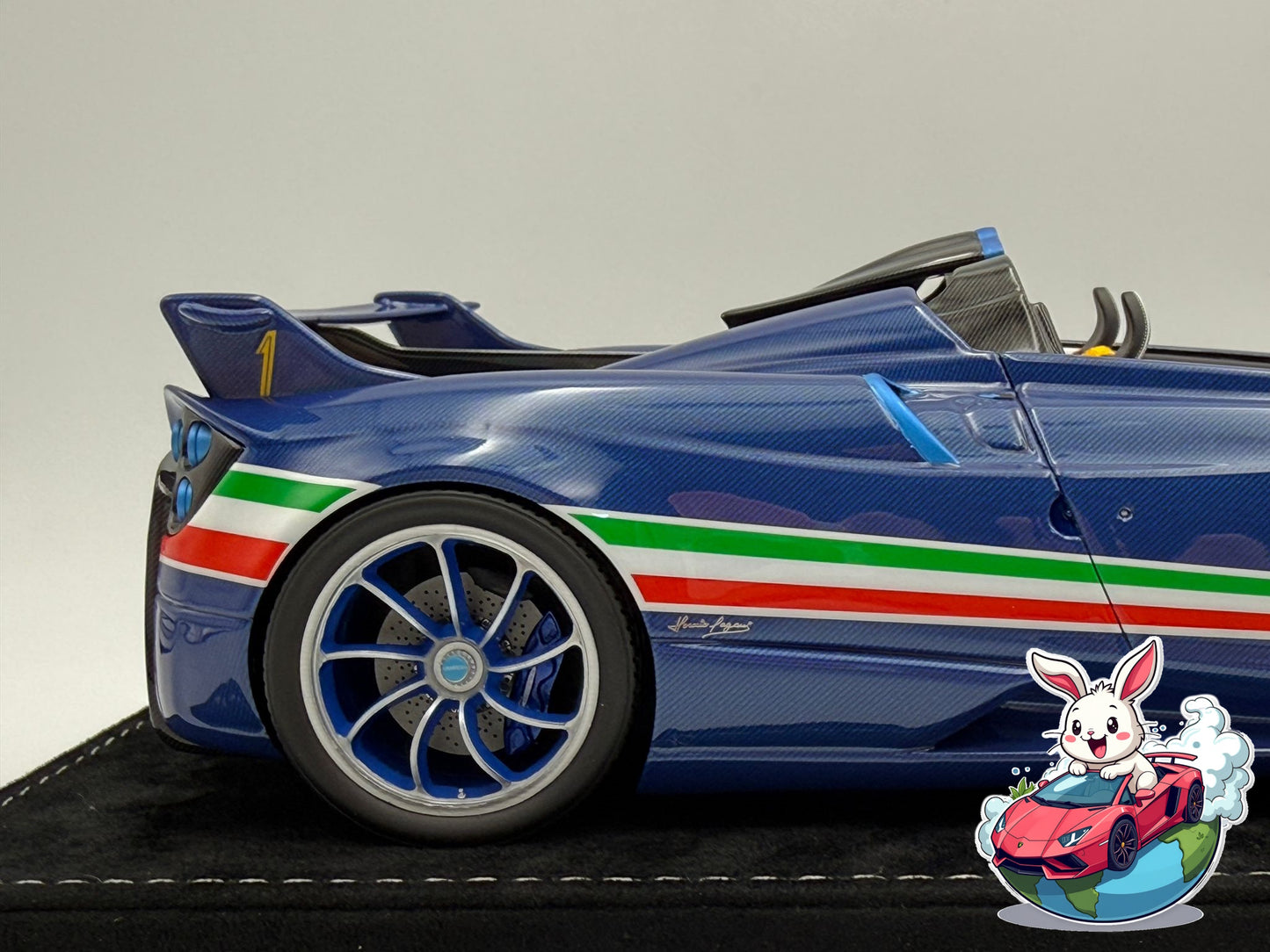 Henson & Heaven 1:18 Pagani Huayra Roadster Tricolore