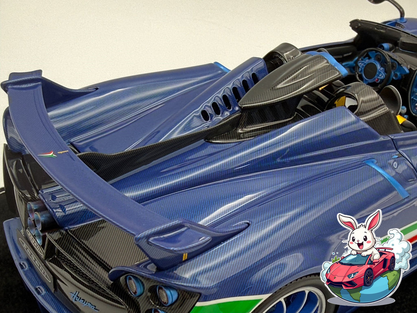 Henson & Heaven 1:18 Pagani Huayra Roadster Tricolore