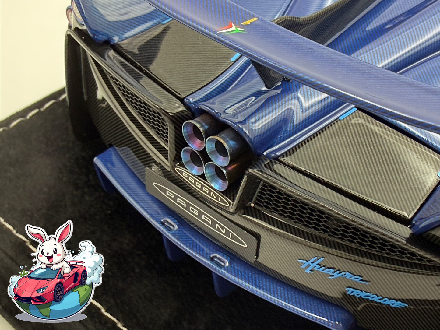 Henson & Heaven 1:18 Pagani Huayra Roadster Tricolore