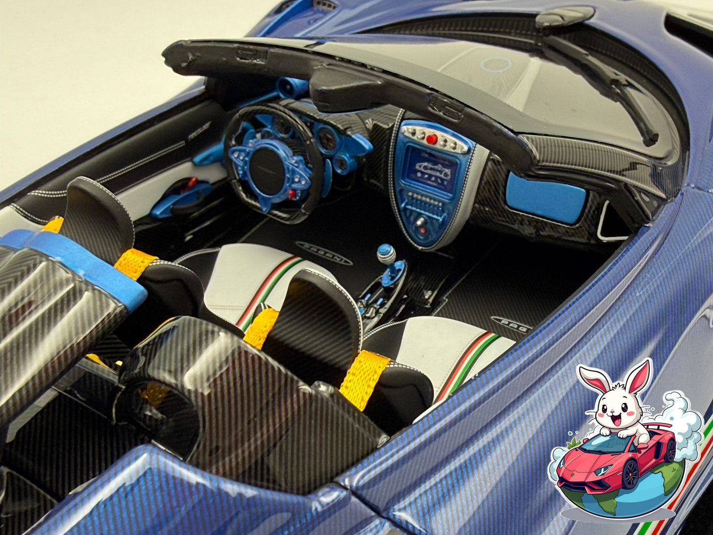 Henson & Heaven 1:18 Pagani Huayra Roadster Tricolore