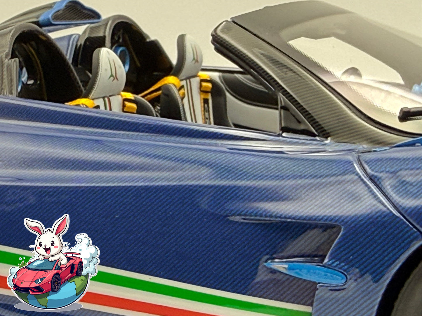 Henson & Heaven 1:18 Pagani Huayra Roadster Tricolore