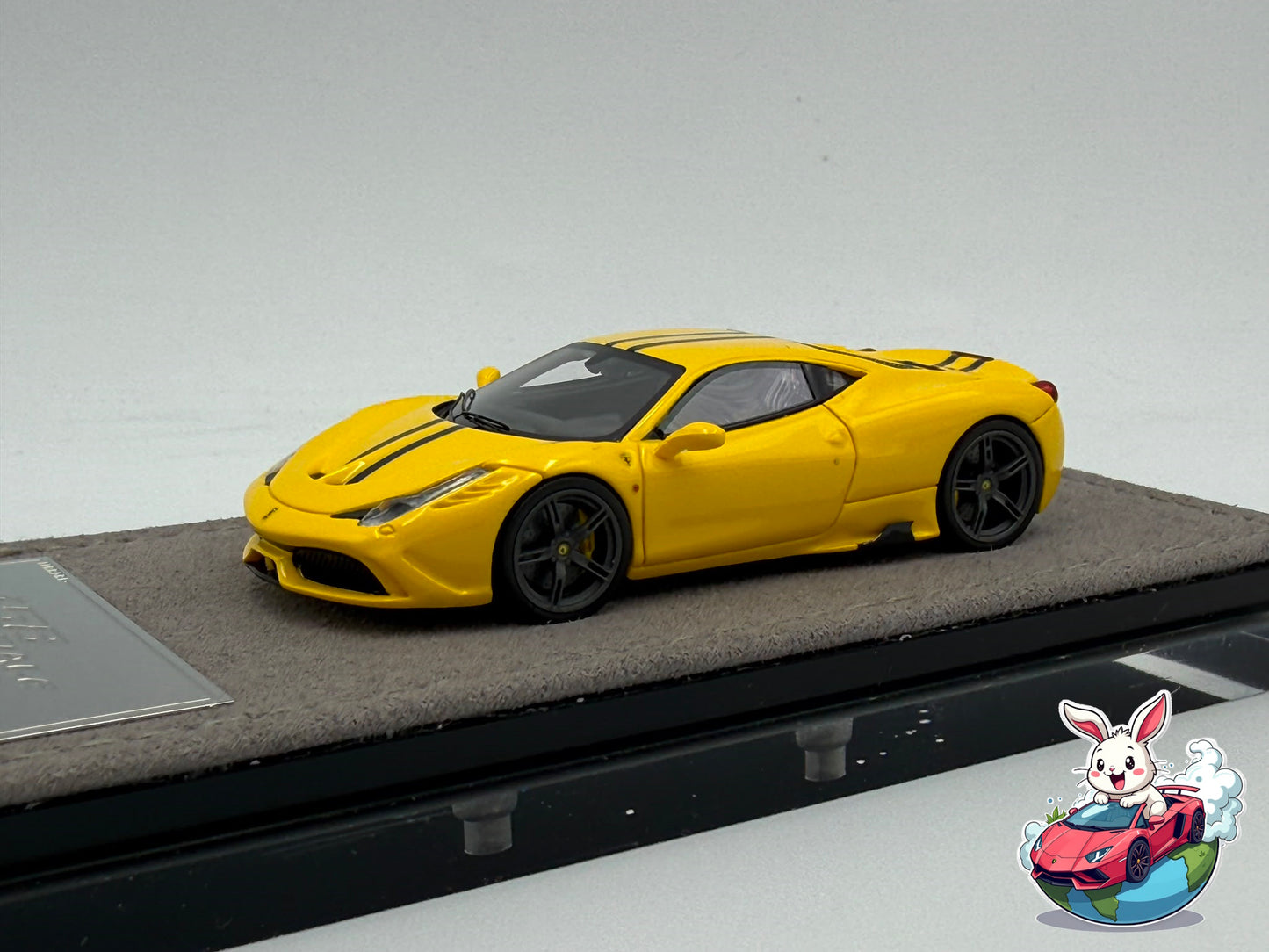 Henson & Heaven 1:64 Ferrari 458 Speciale (Giallo Tristrato)