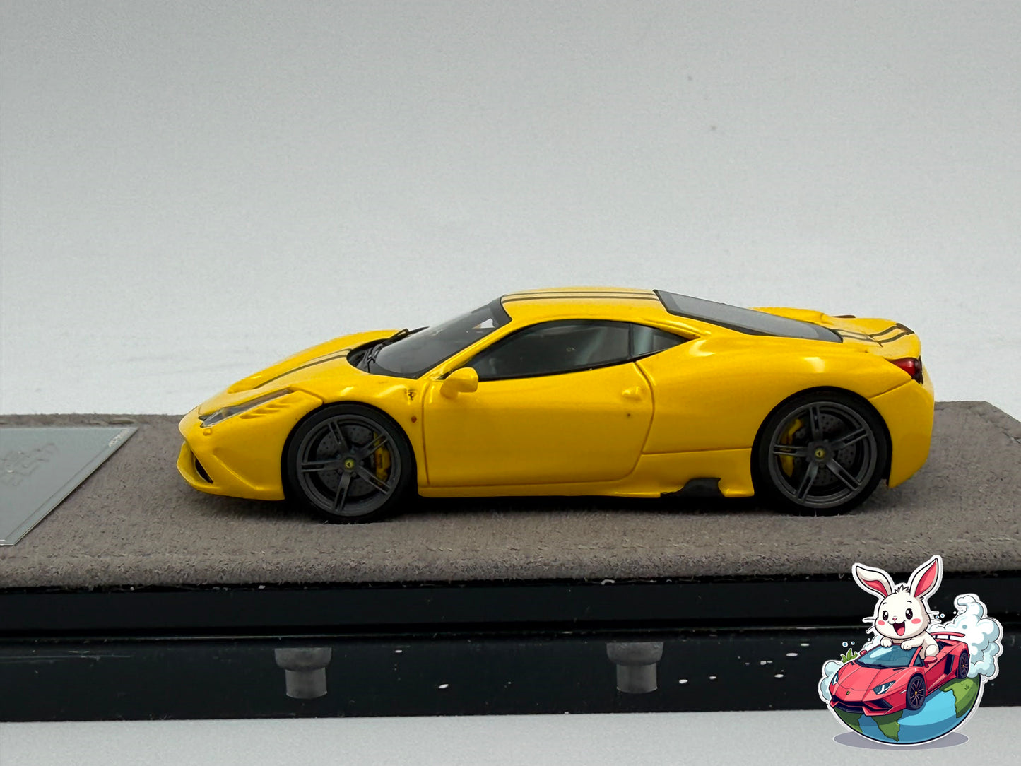 Henson & Heaven 1:64 Ferrari 458 Speciale (Giallo Tristrato)