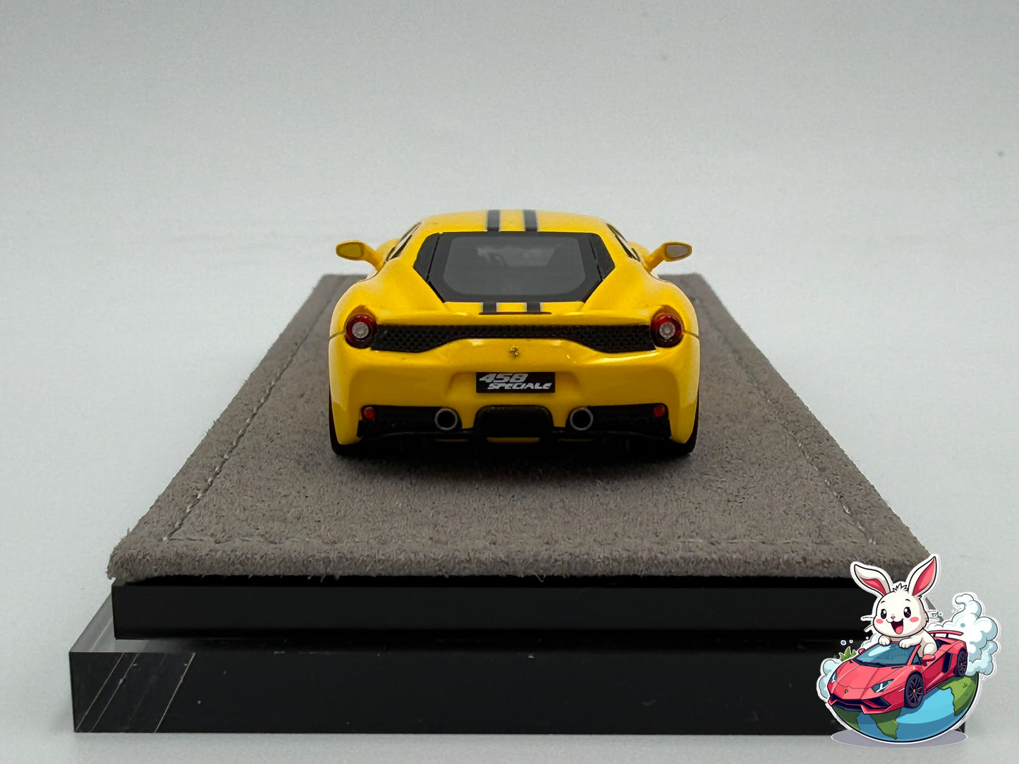 Henson & Heaven 1:64 Ferrari 458 Speciale (Giallo Tristrato)
