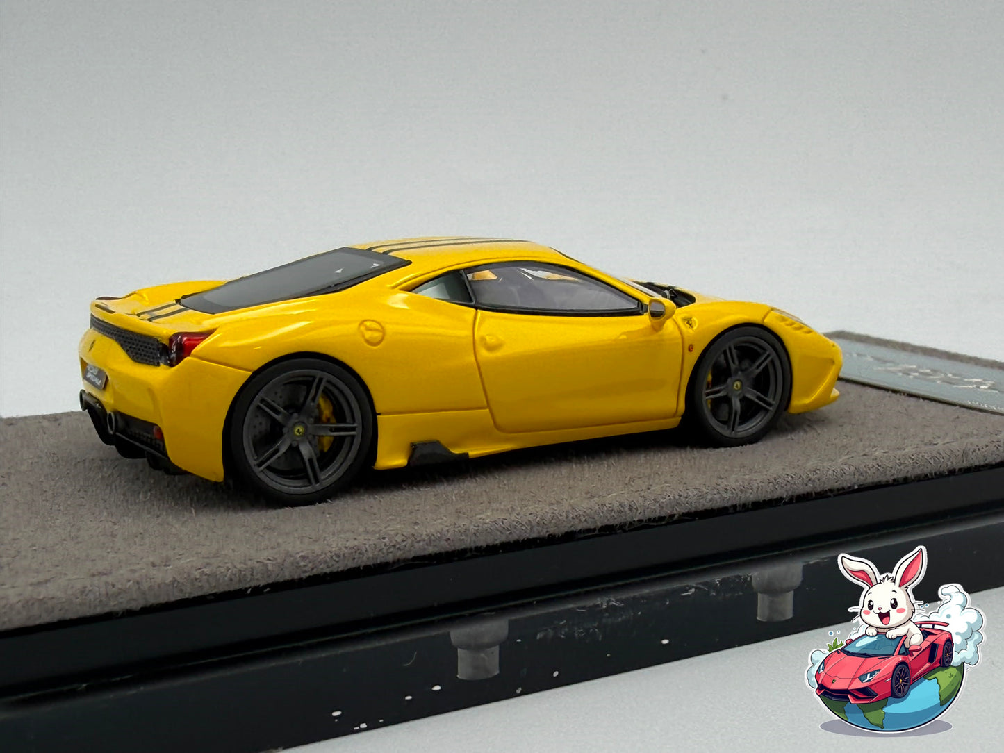 Henson & Heaven 1:64 Ferrari 458 Speciale (Giallo Tristrato)