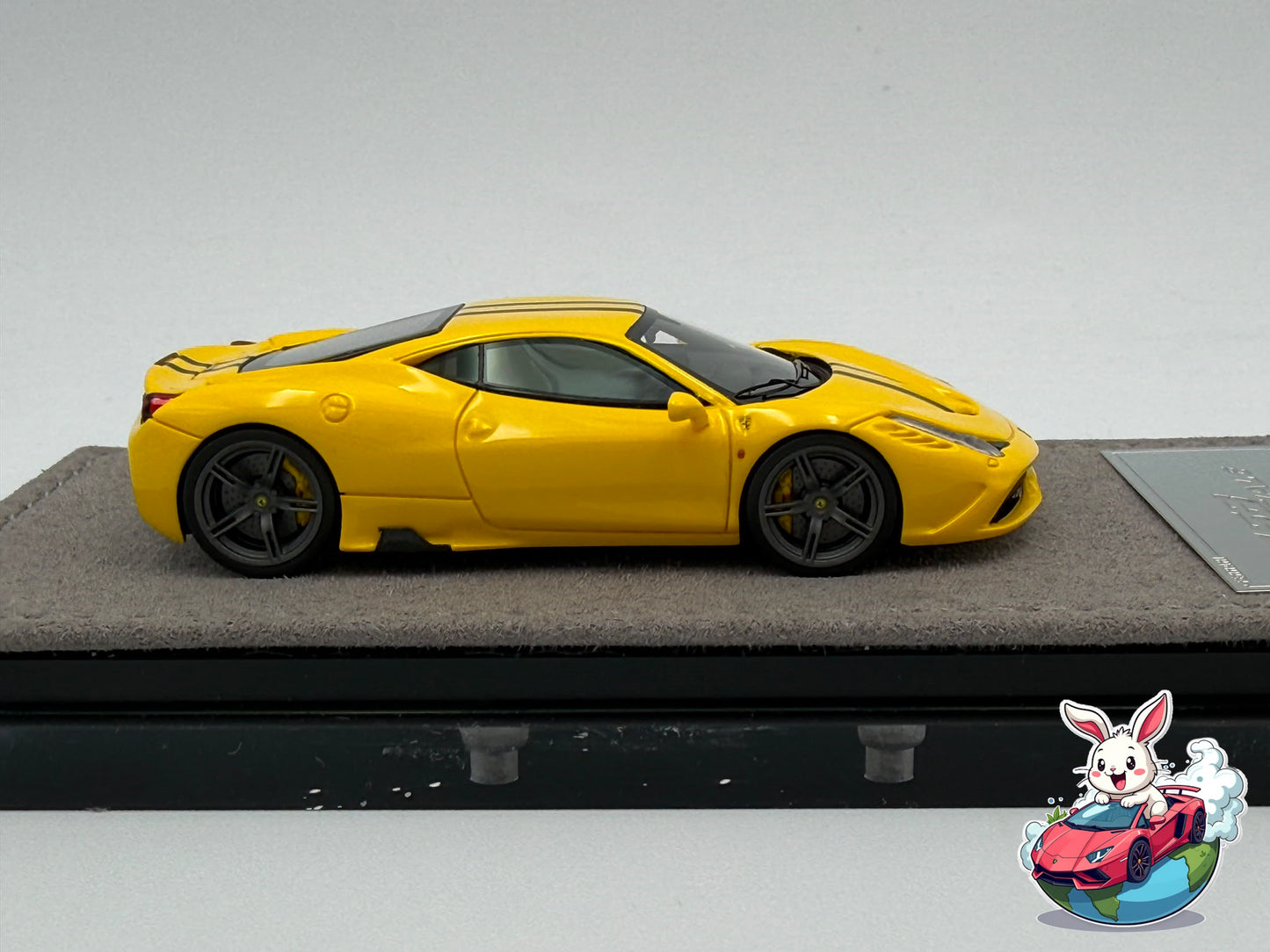 Henson & Heaven 1:64 Ferrari 458 Speciale (Giallo Tristrato)