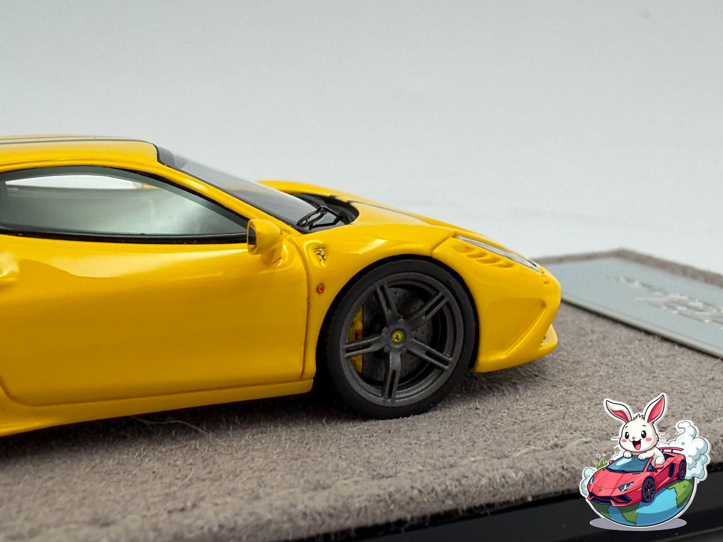 Henson & Heaven 1:64 Ferrari 458 Speciale (Giallo Tristrato)