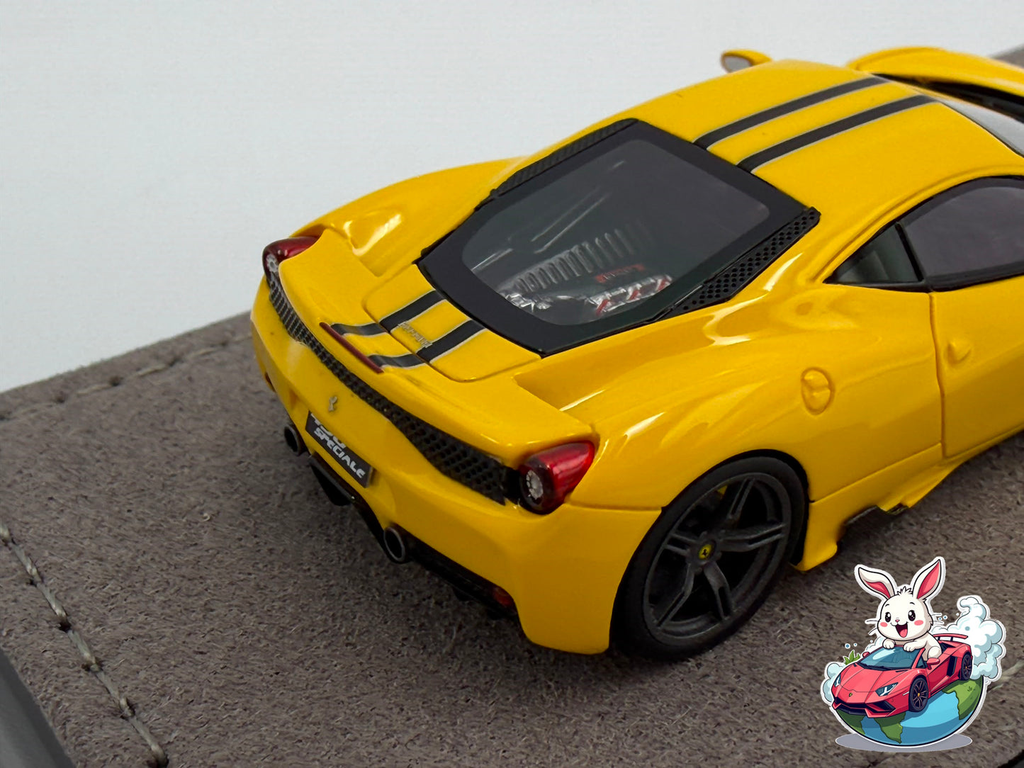 Henson & Heaven 1:64 Ferrari 458 Speciale (Giallo Tristrato)