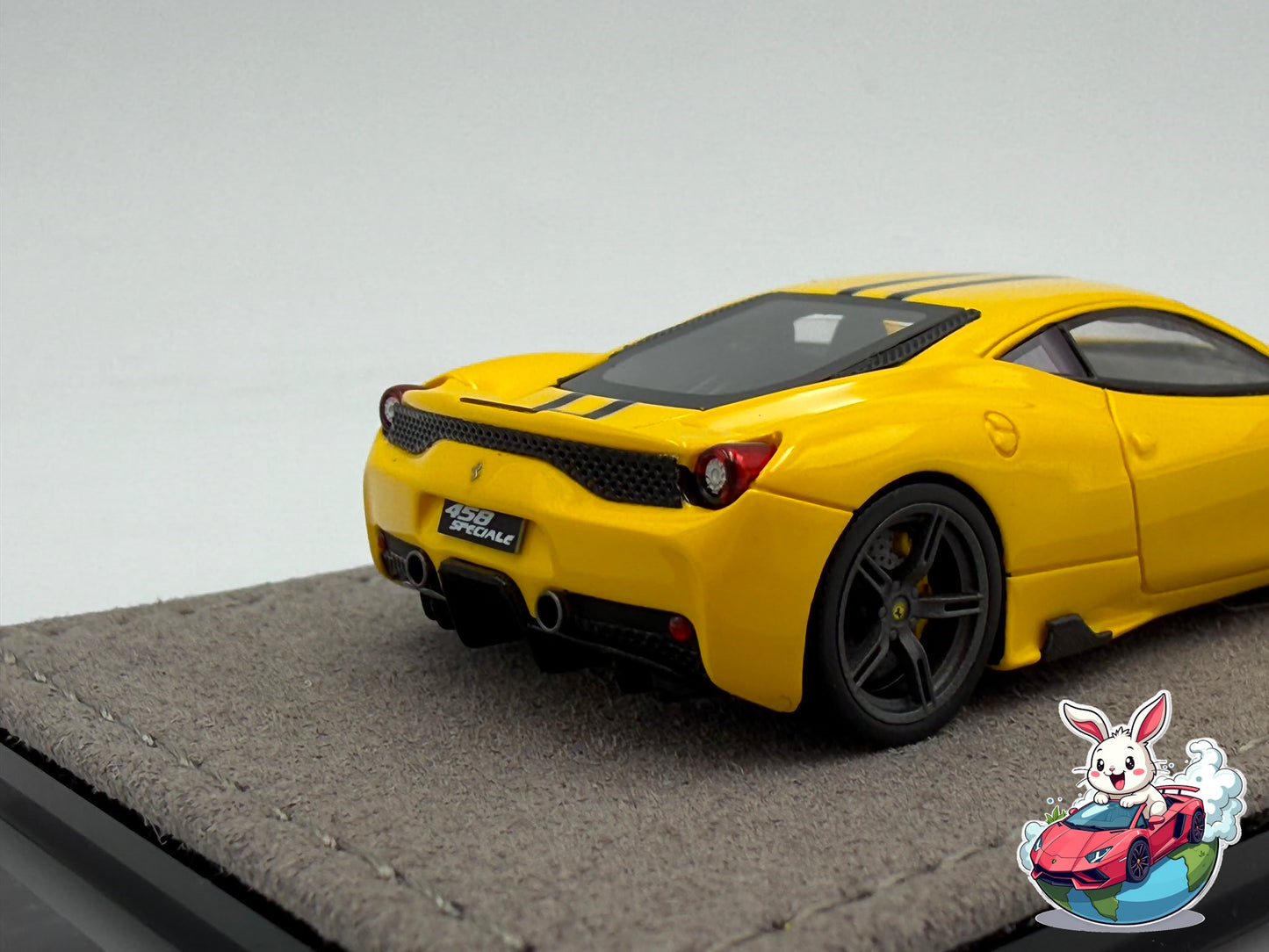 Henson & Heaven 1:64 Ferrari 458 Speciale (Giallo Tristrato)