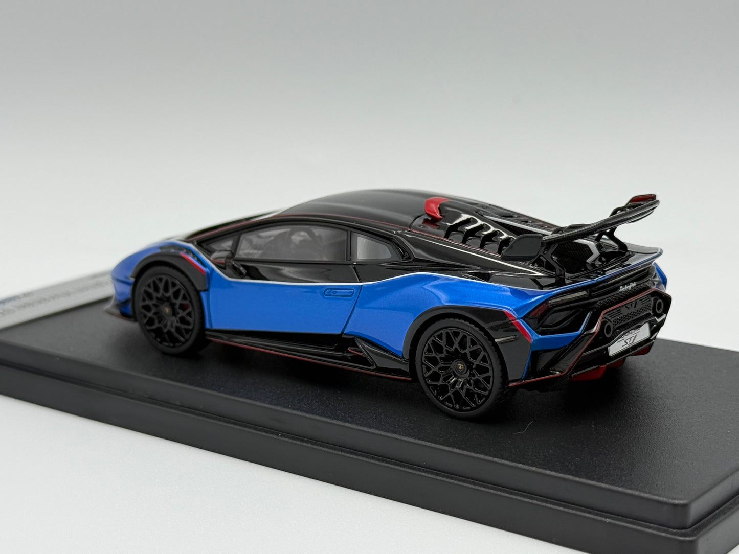 Looksmart 1:43 Lamborghini Huracan STJ (Blu Eliadi)