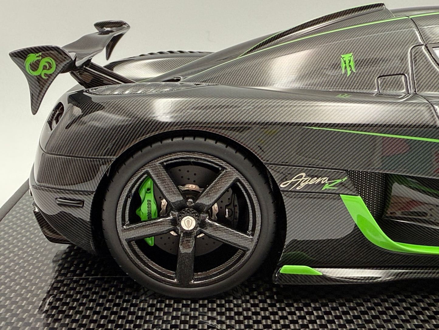 VMB 1:18 Koenigsegg Agera R+ (Carbon Fiber/Green)