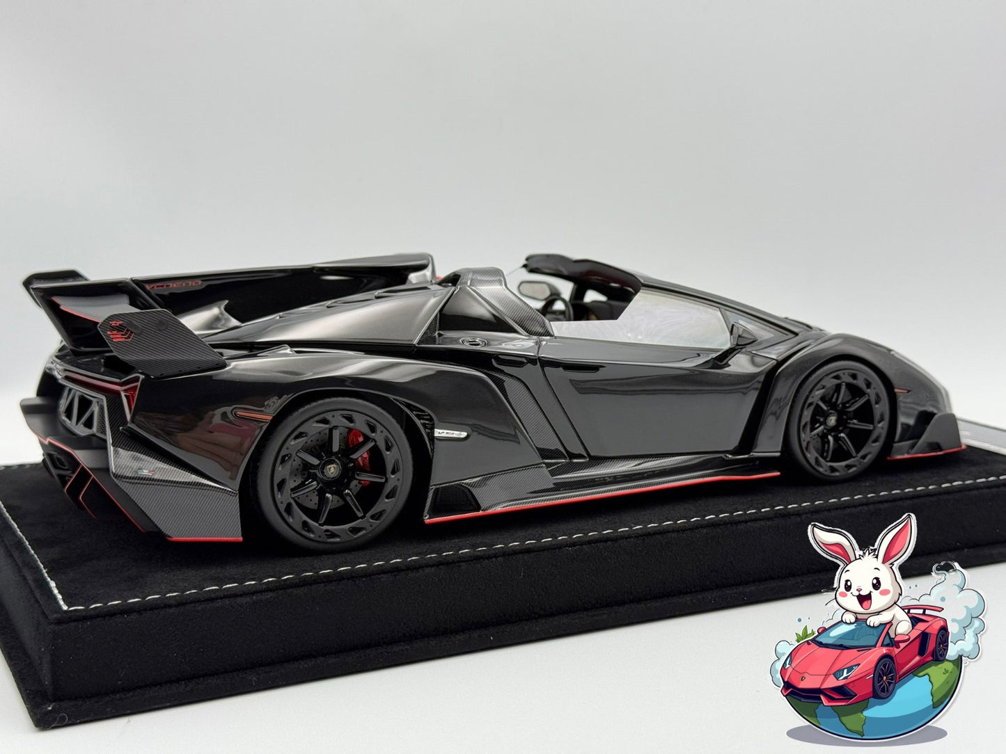 Henson & Heaven 1:18 Lamborghini Veneno Roadster (Diamond Black)