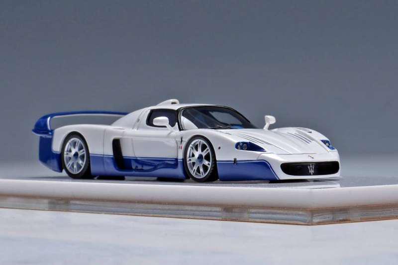 PREORDER YM Model 1:64 Maserati MC12