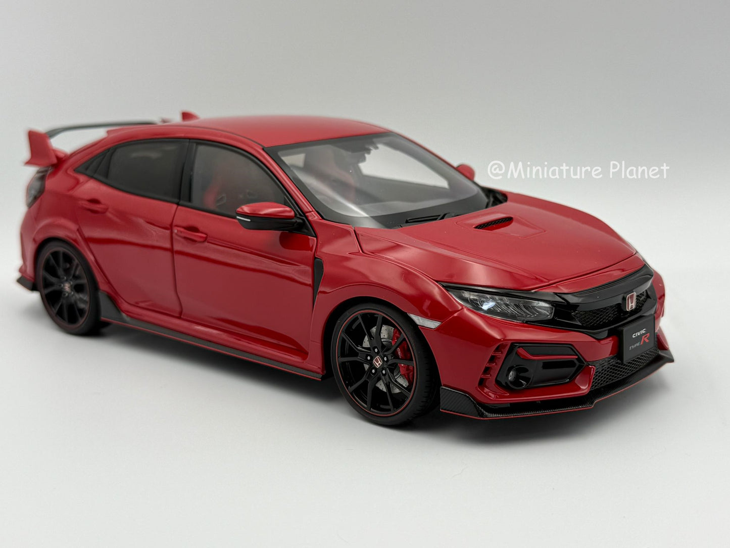 AUTOart 1:18 Honda Civic Type R (FK8) - Red