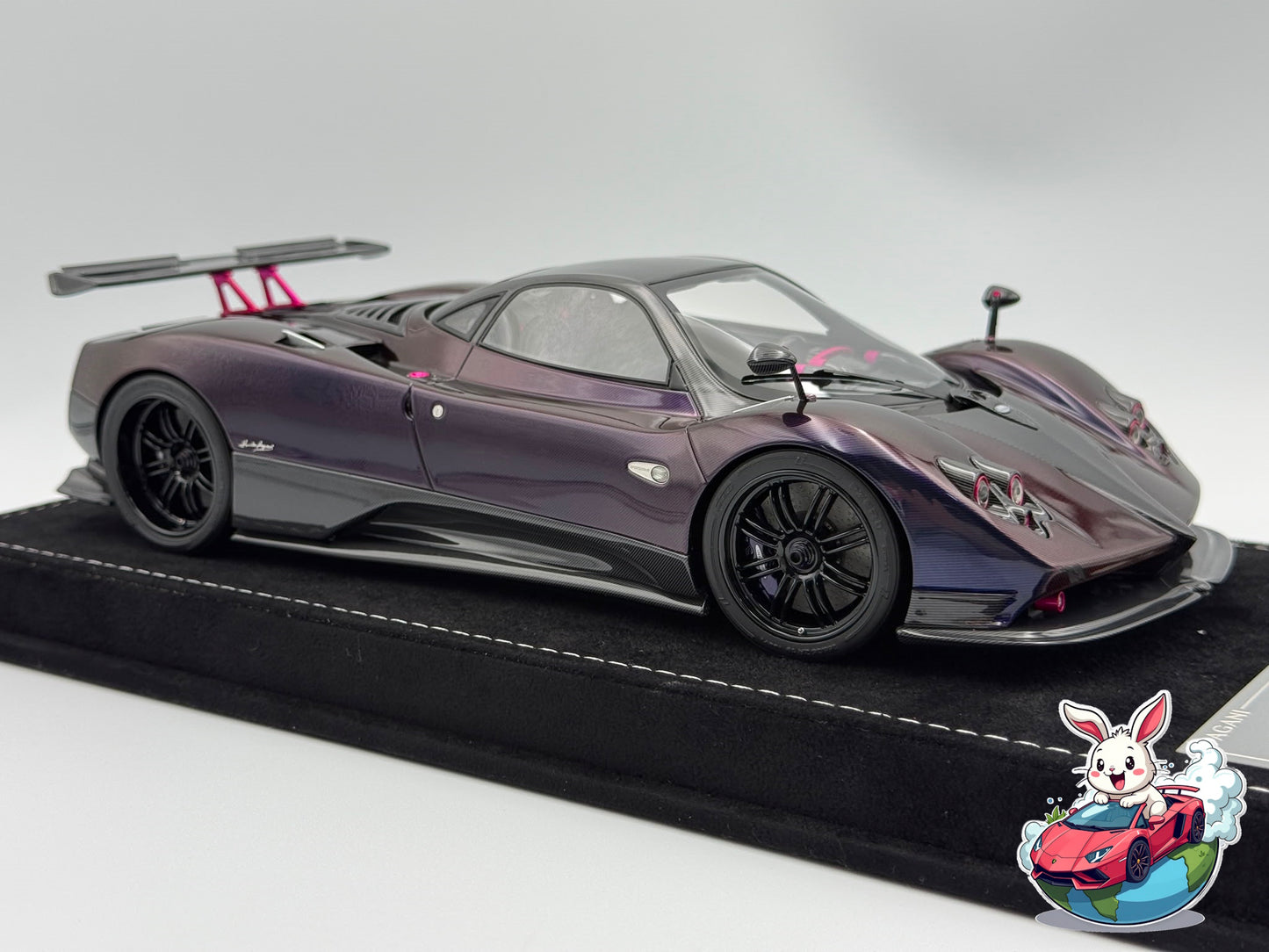 Henson & Heaven 1:18 Pagani Zonda F Hard-Top (Carbon Chameleon)