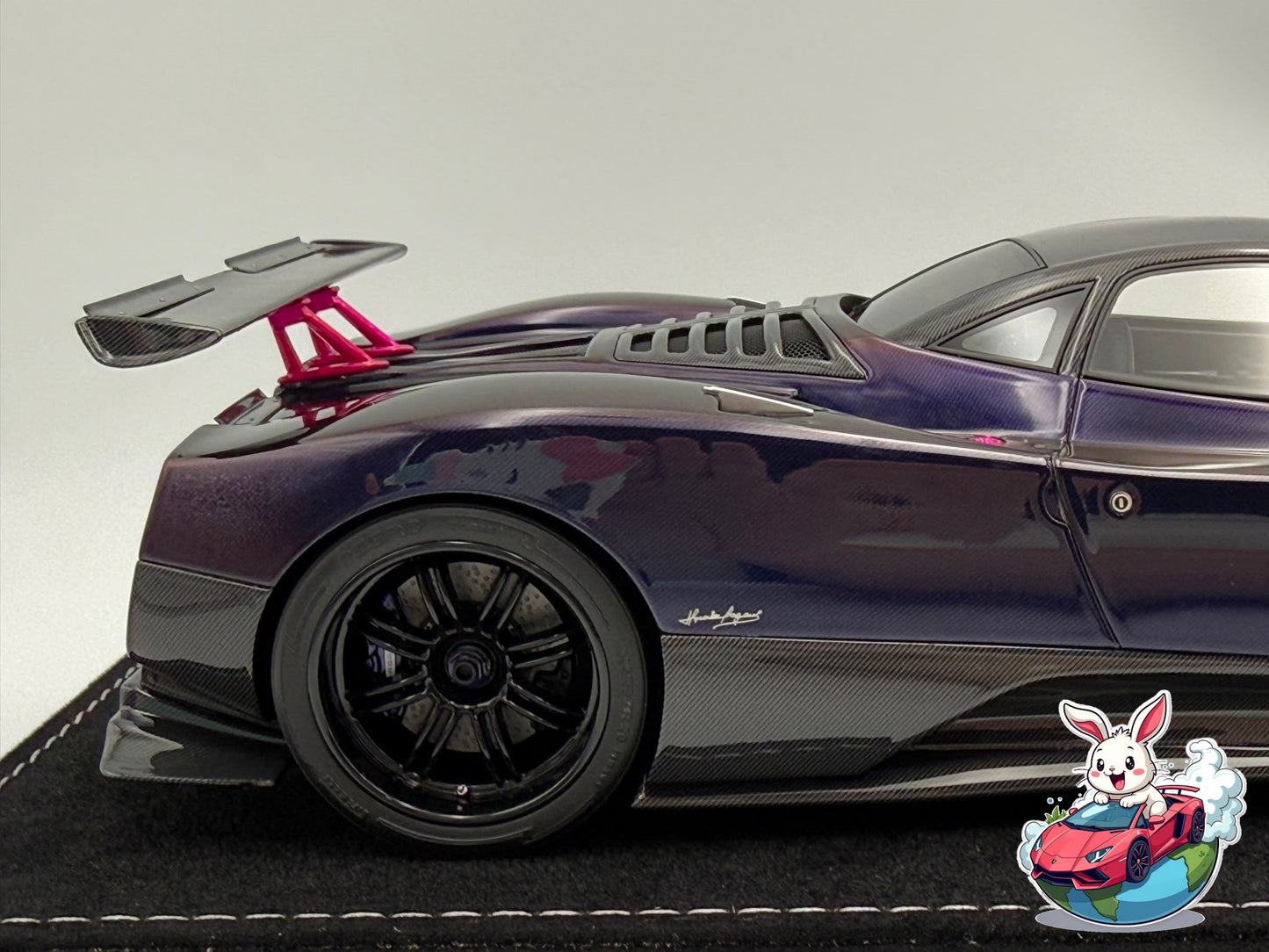 Henson & Heaven 1:18 Pagani Zonda F Hard-Top (Carbon Chameleon)