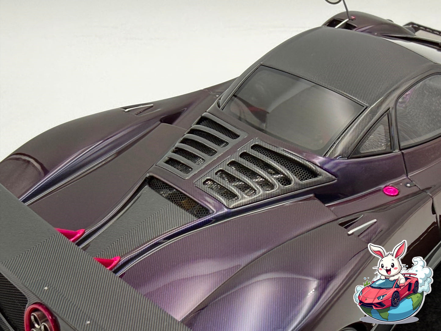 Henson & Heaven 1:18 Pagani Zonda F Hard-Top (Carbon Chameleon)