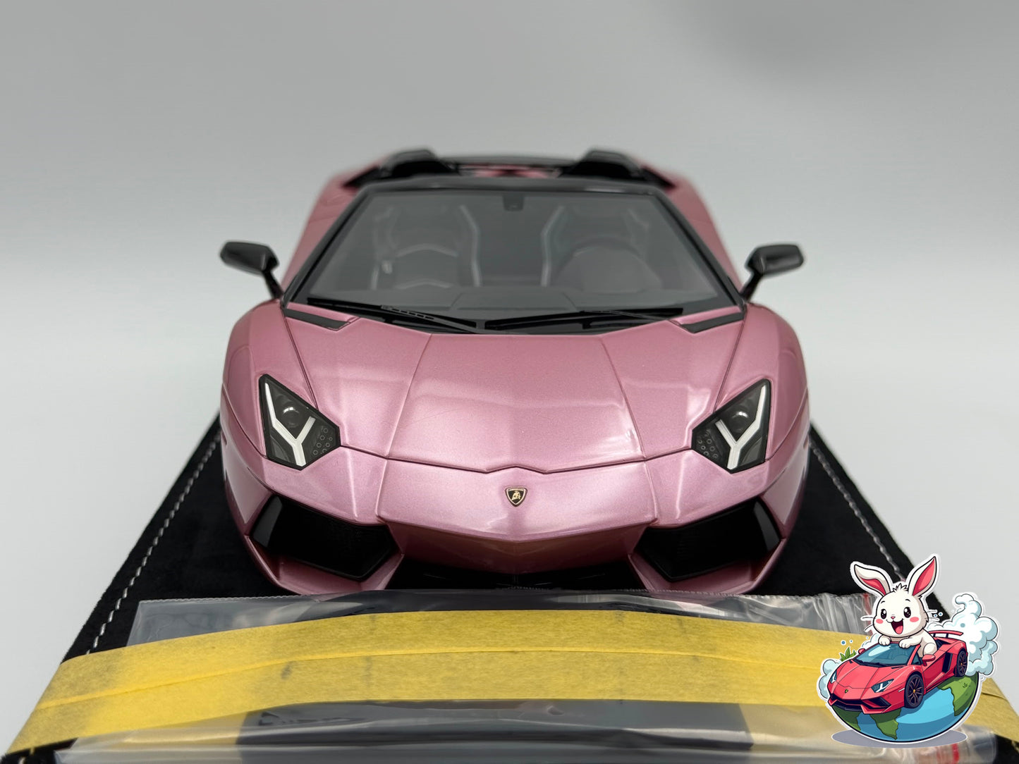 Henson & Heaven 1:18 Lamborghini Aventador LP700-4 Roadster (Royal Rose)