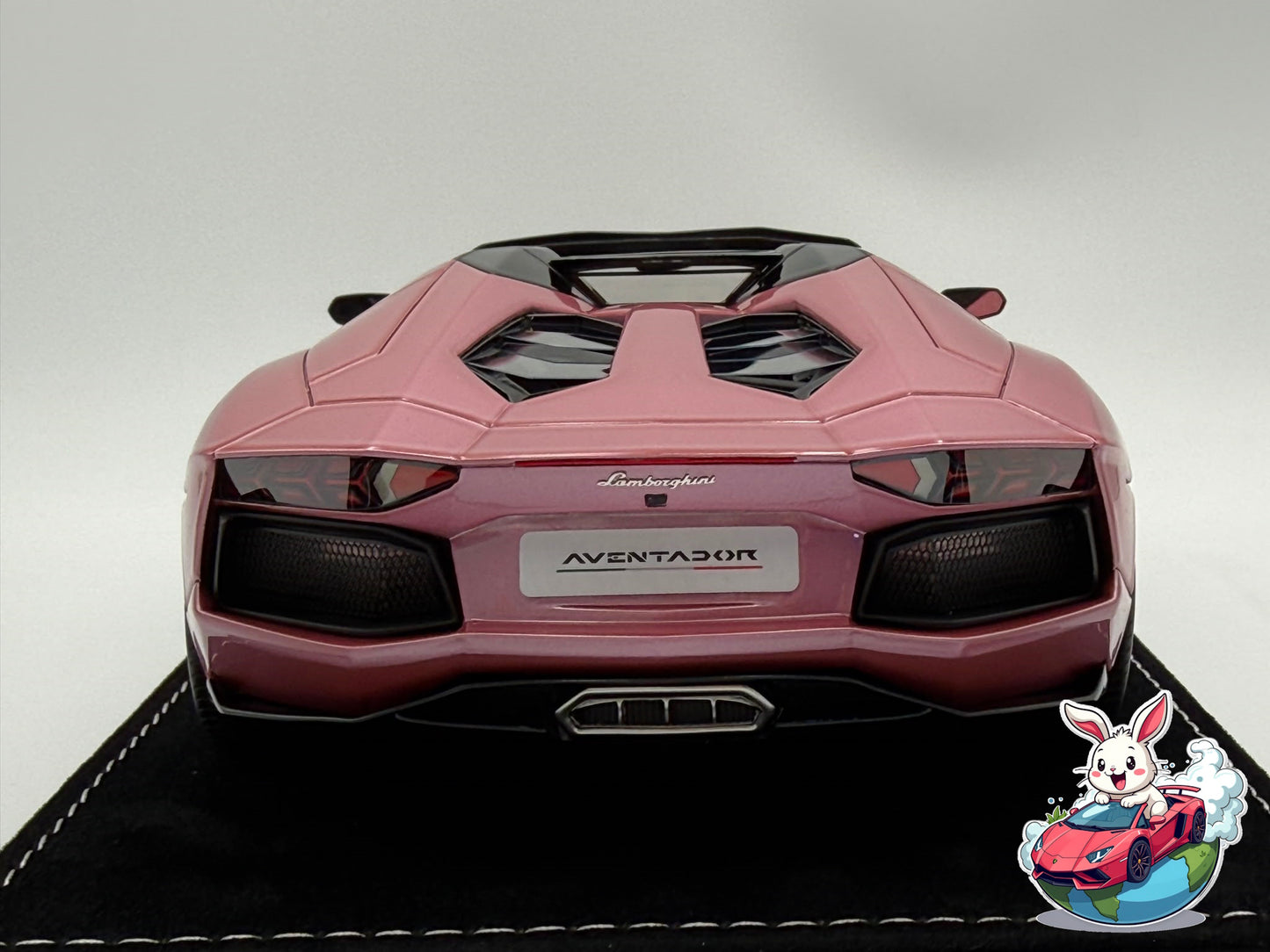 Henson & Heaven 1:18 Lamborghini Aventador LP700-4 Roadster (Royal Rose)