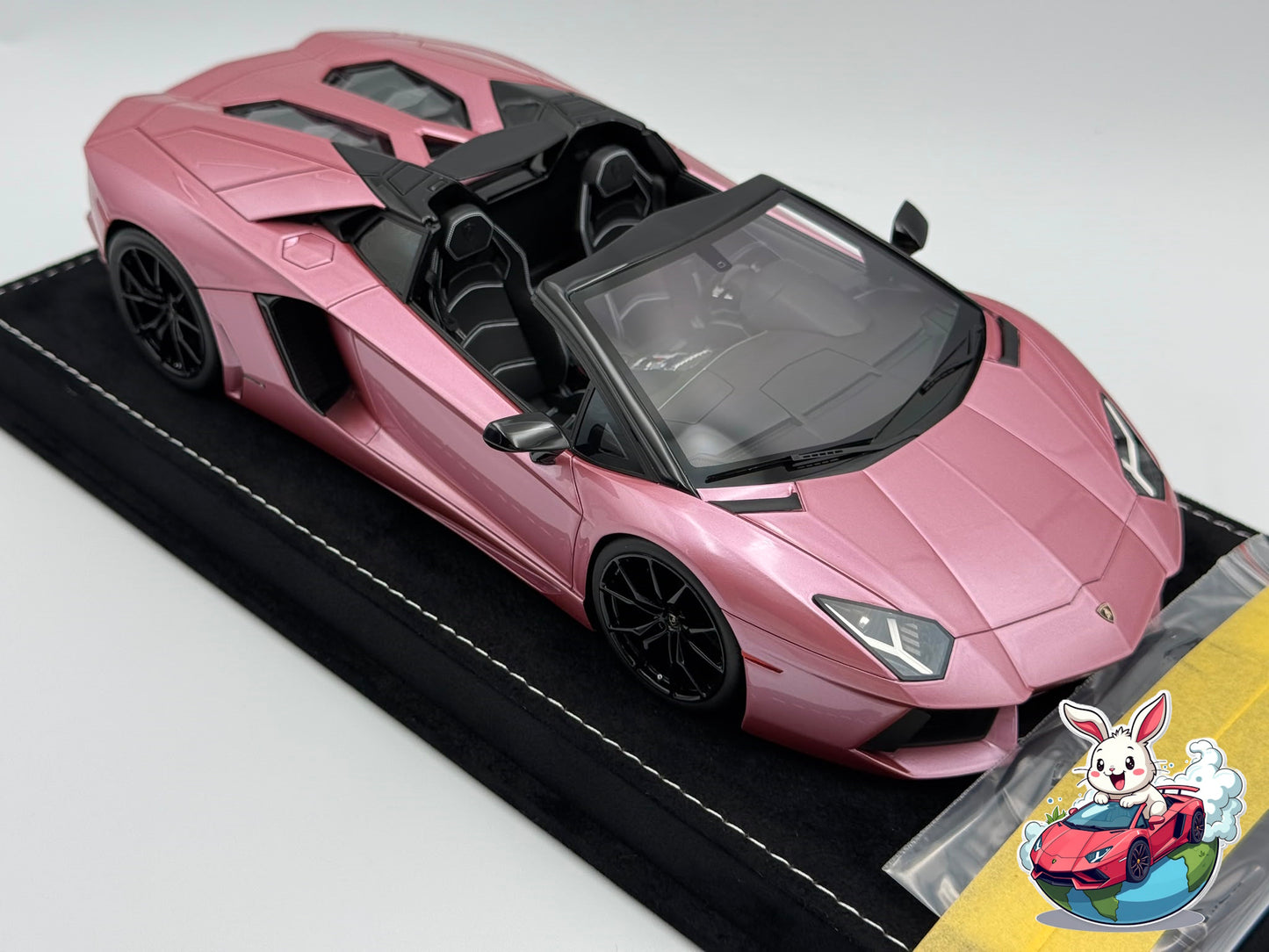 Henson & Heaven 1:18 Lamborghini Aventador LP700-4 Roadster (Royal Rose)