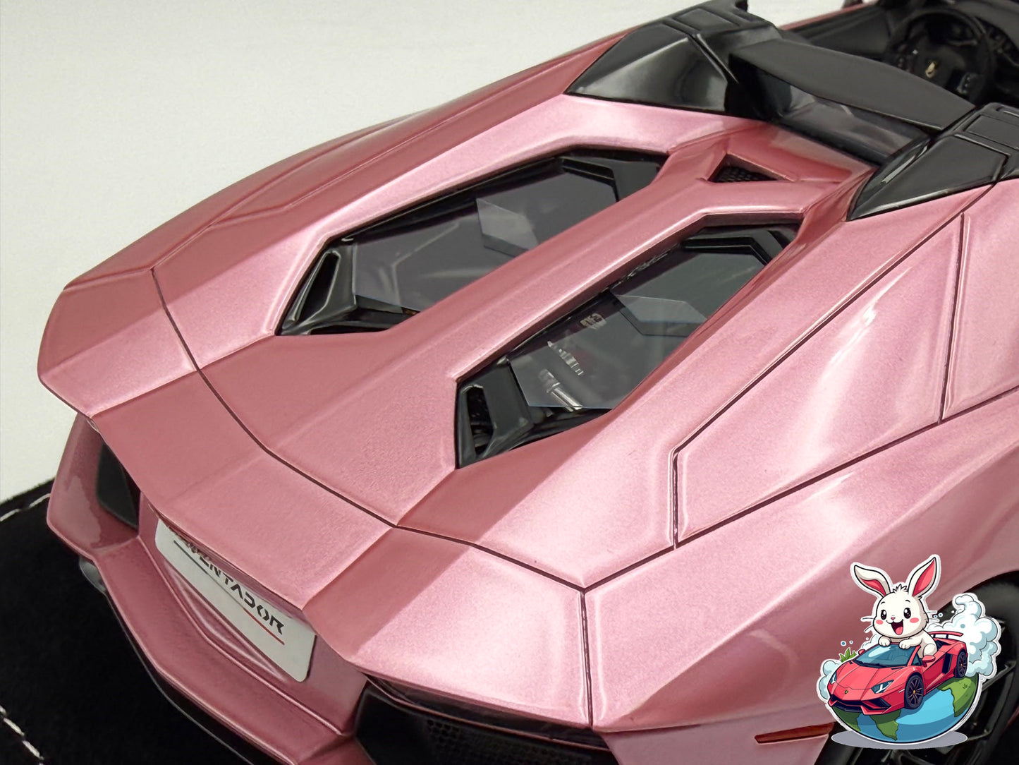 Henson & Heaven 1:18 Lamborghini Aventador LP700-4 Roadster (Royal Rose)