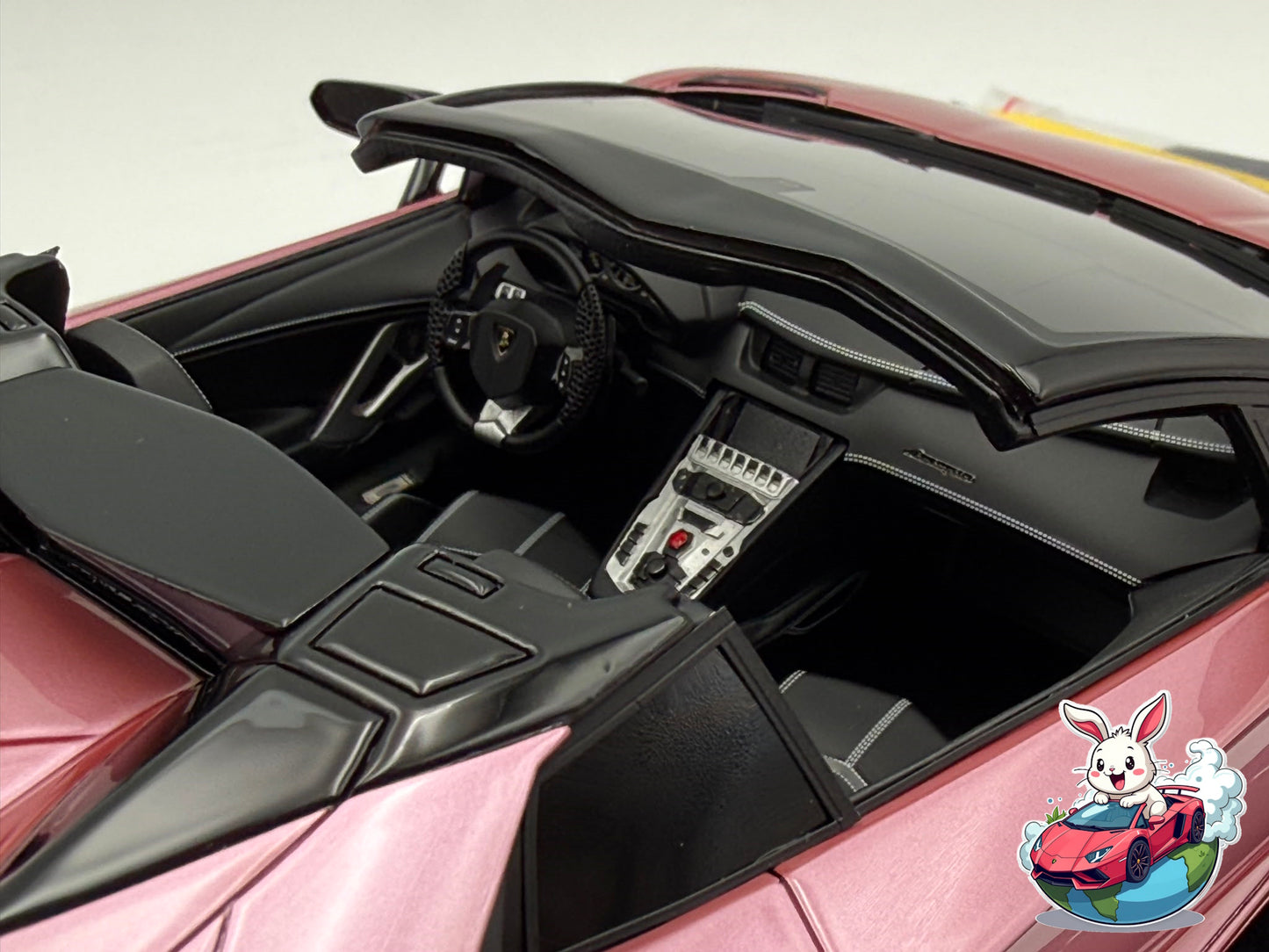 Henson & Heaven 1:18 Lamborghini Aventador LP700-4 Roadster (Royal Rose)
