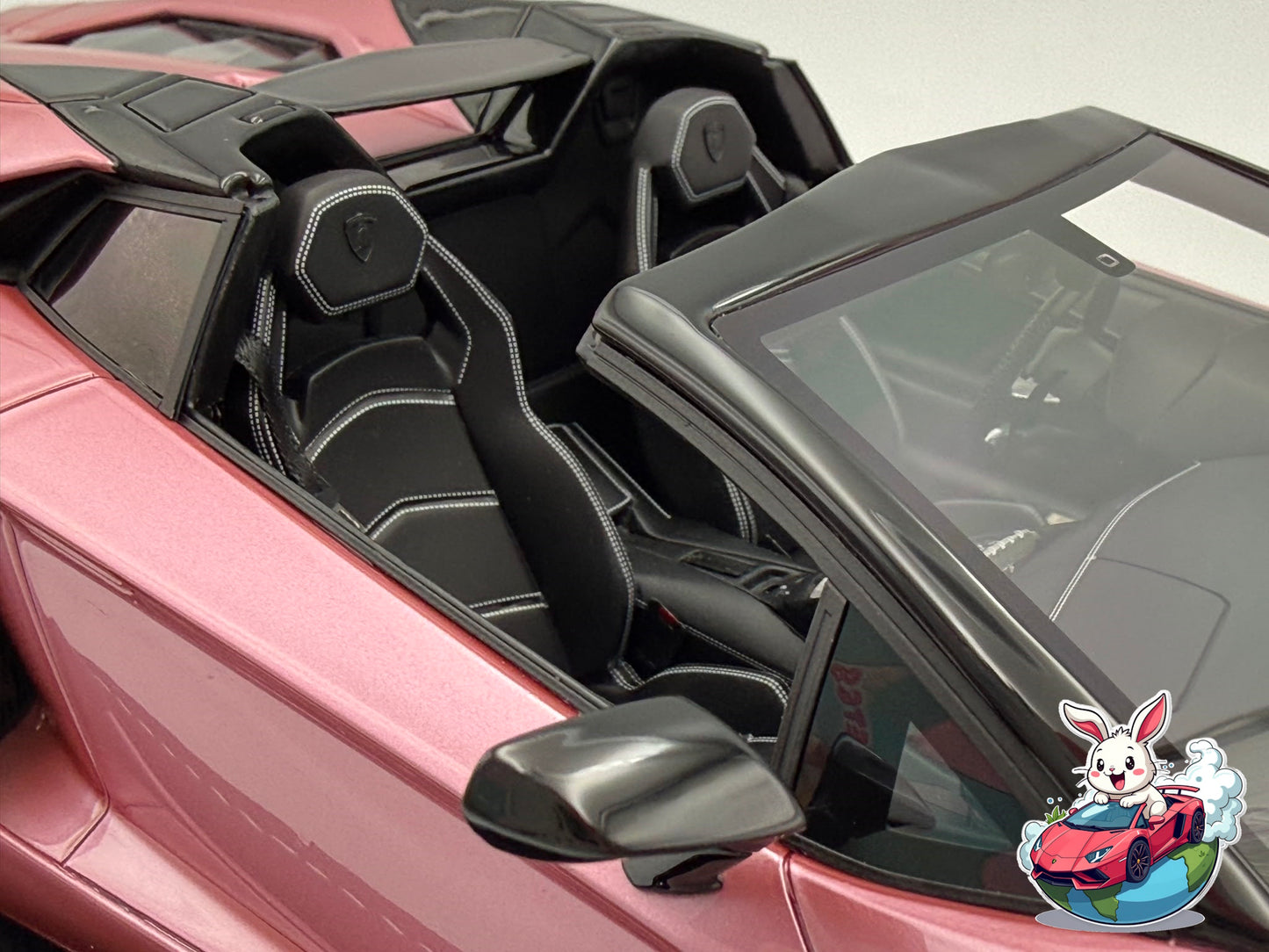 Henson & Heaven 1:18 Lamborghini Aventador LP700-4 Roadster (Royal Rose)