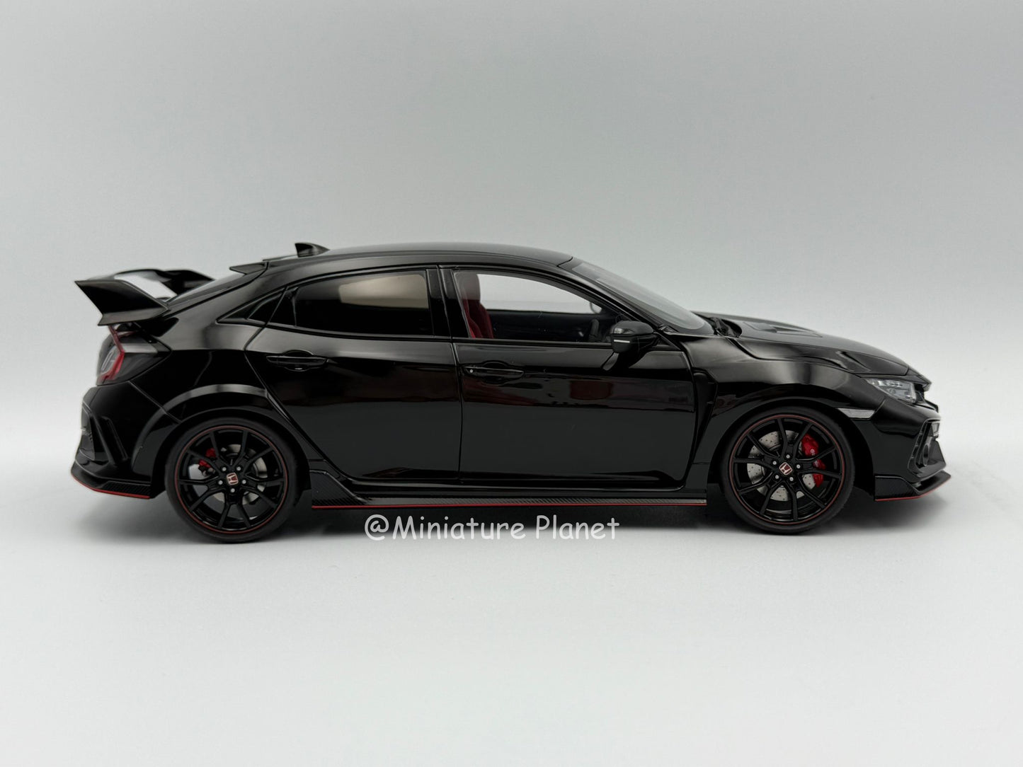 AUTOart 1:18 Honda Civic Type R (FK8) - Black