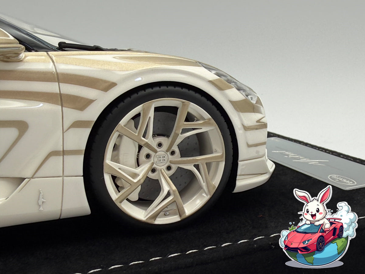Henson & Heaven 1:18 Bugatti Mistral W16 - Le Pearl Rare