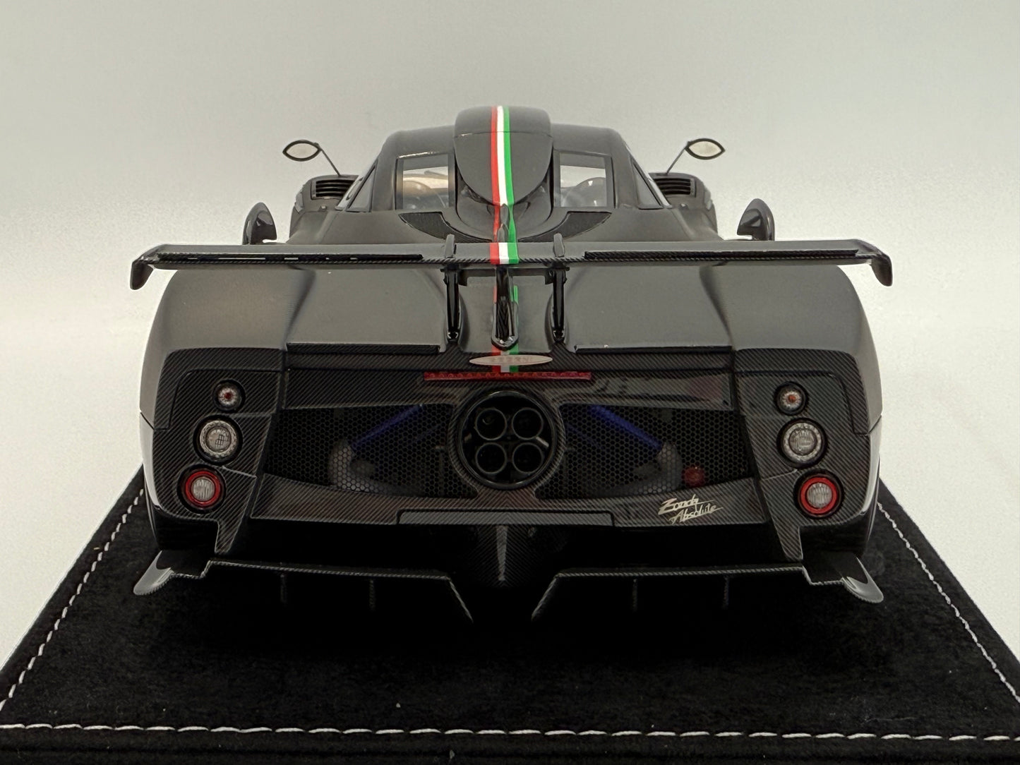 Henson & Heaven 1:18 Pagani Zonda Absolute