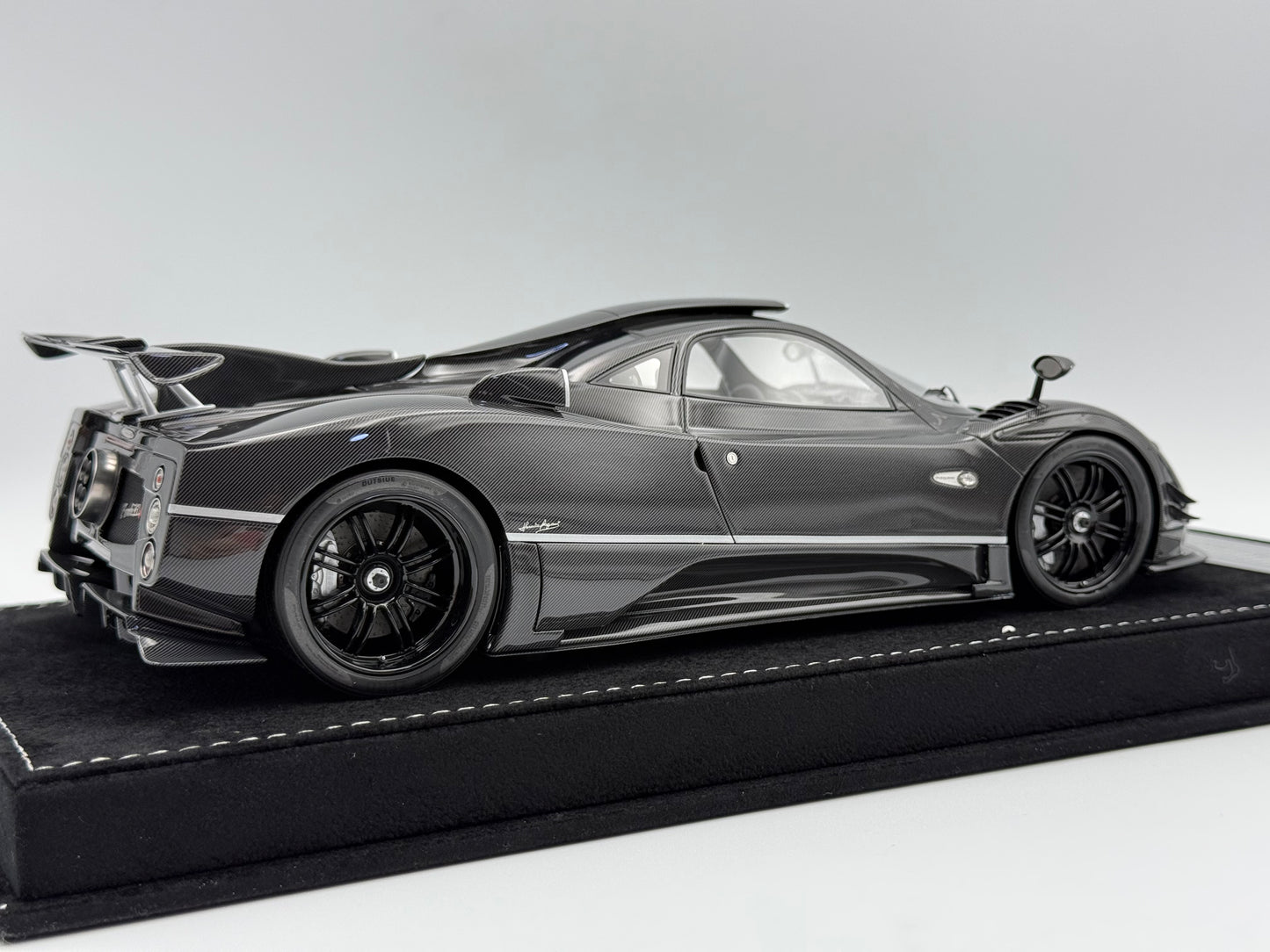 Henson & Heaven 1:18 Pagani Zonda 760RS