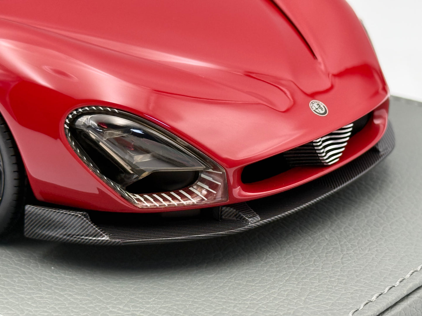 BBR 1:18 Alfa Romeo 33 Stradale (Rosso Alfa)