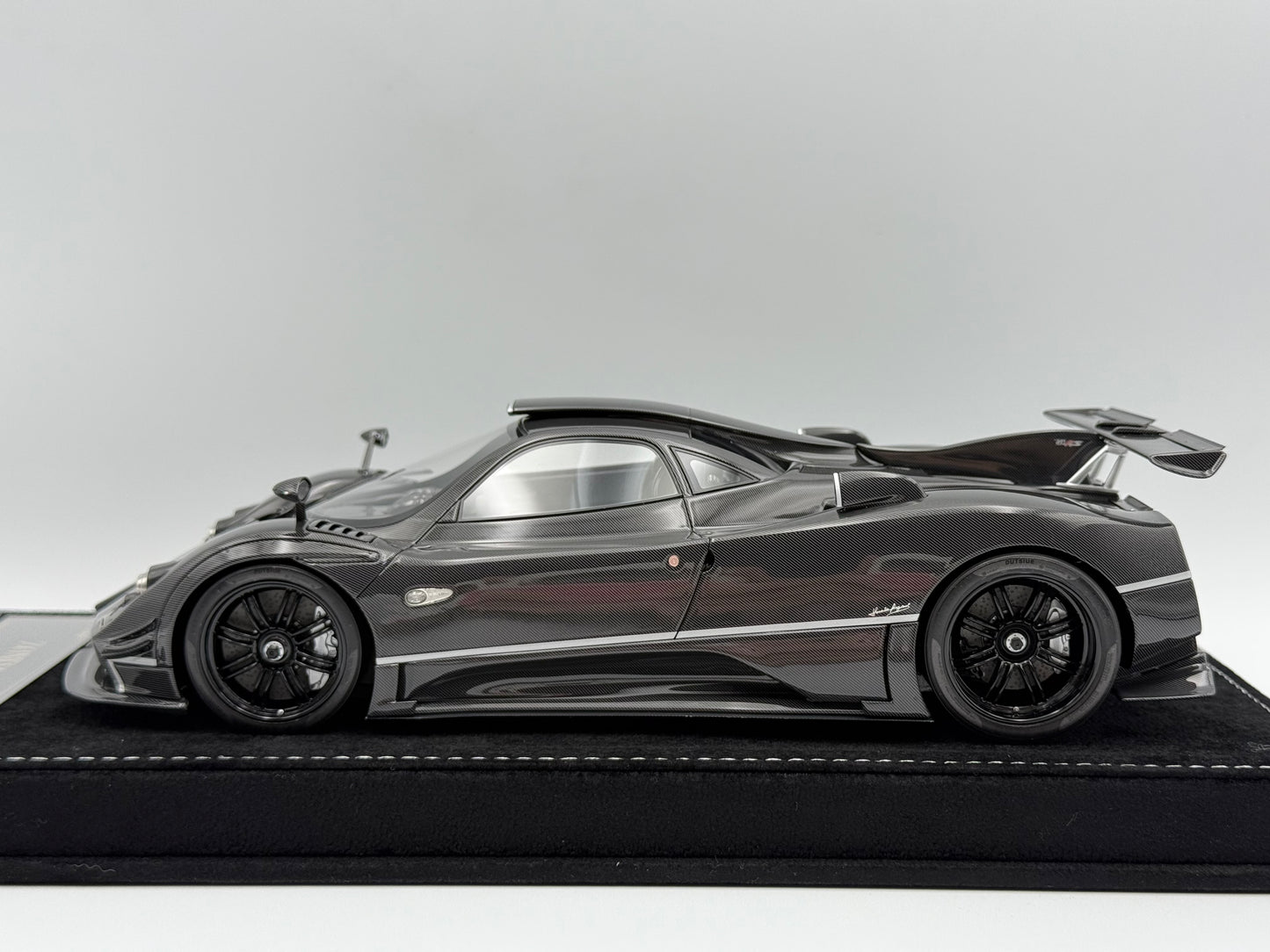 Henson & Heaven 1:18 Pagani Zonda 760RS