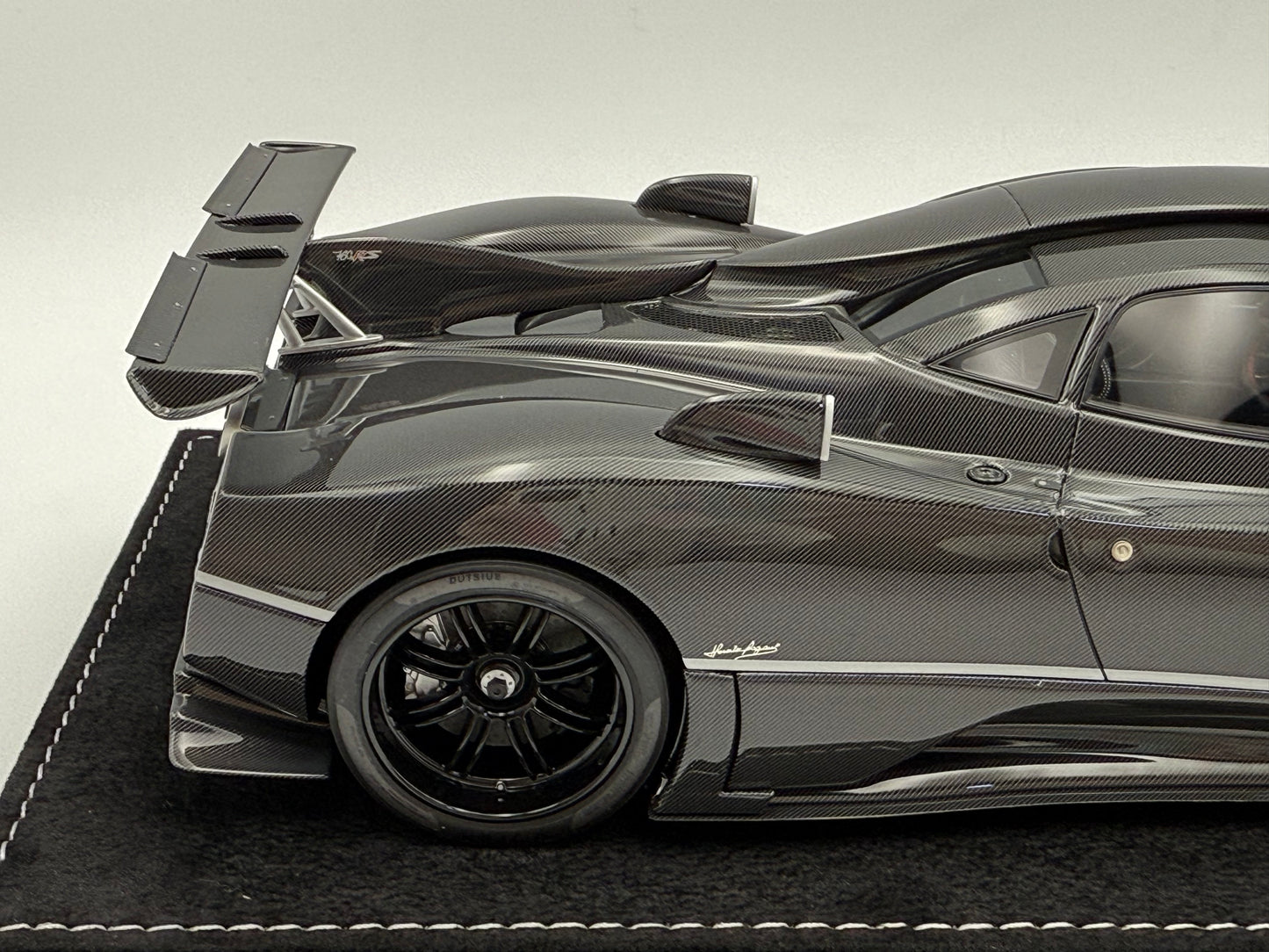 Henson & Heaven 1:18 Pagani Zonda 760RS