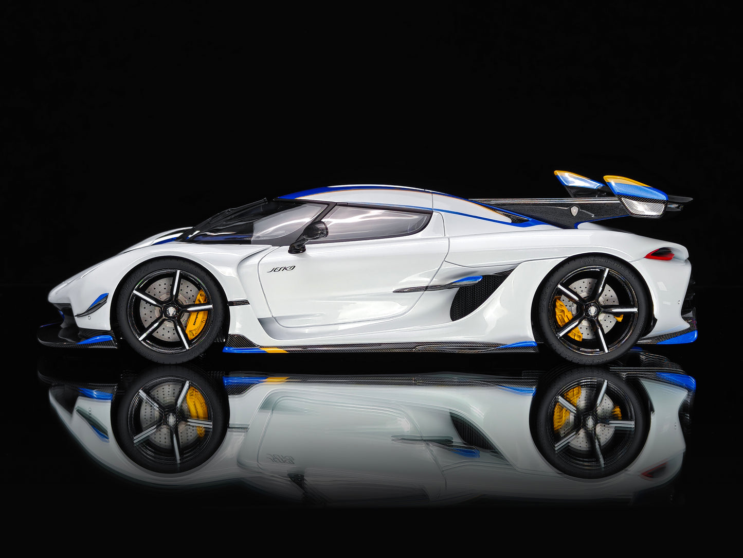 PREORDER Frontiart 1:18 Koenigsegg Jesko (Crystal White)