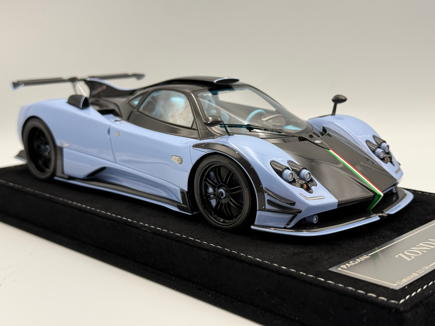 Henson & Heaven 1:18 Pagani Zonda 760RS (Baby Blue)
