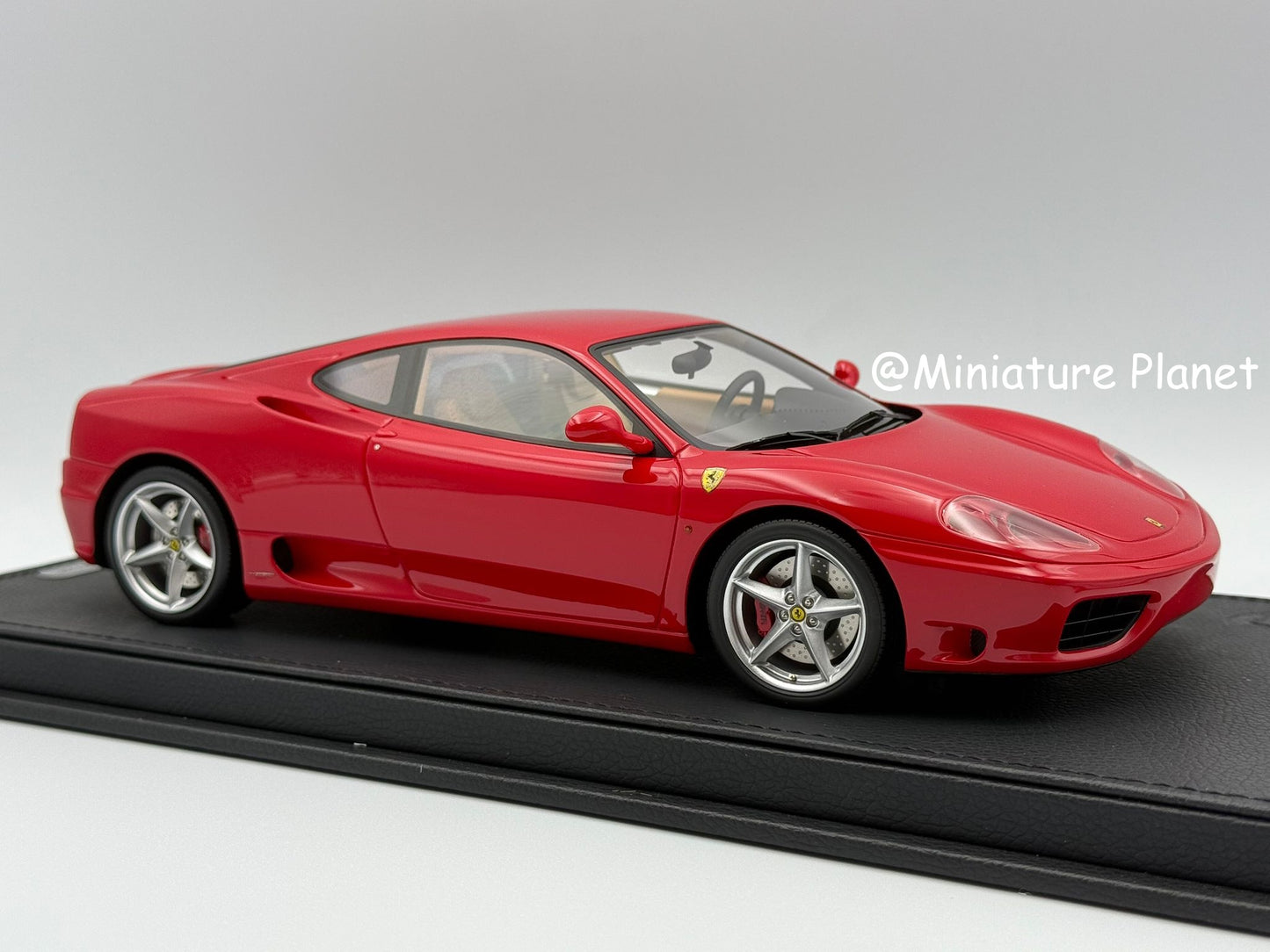 BBR 1:18 Ferrari 360 Modena 1999 'F1 Gear Box' - Rosso Corsa 322