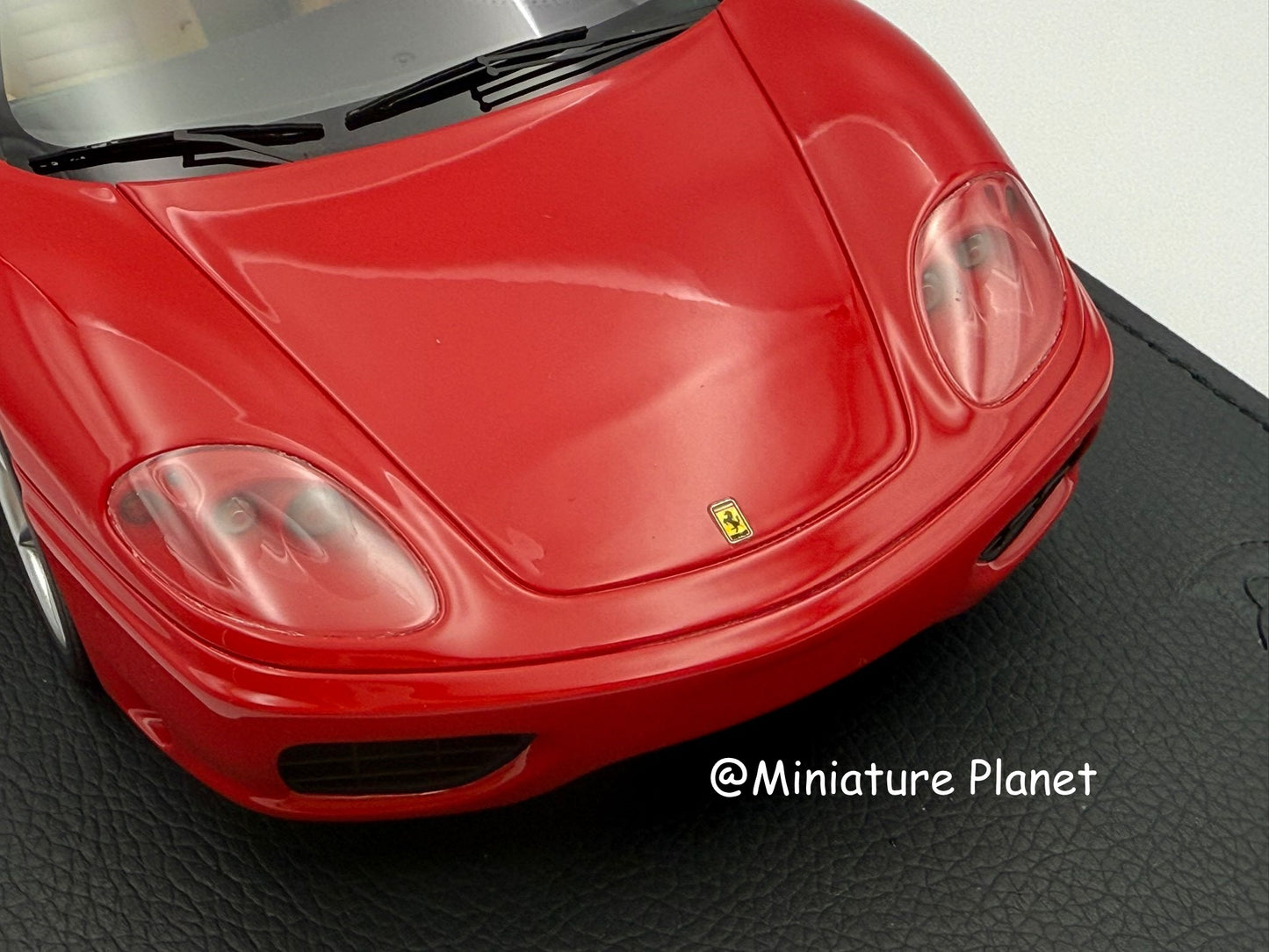 BBR 1:18 Ferrari 360 Modena 1999 'F1 Gear Box' - Rosso Corsa 322