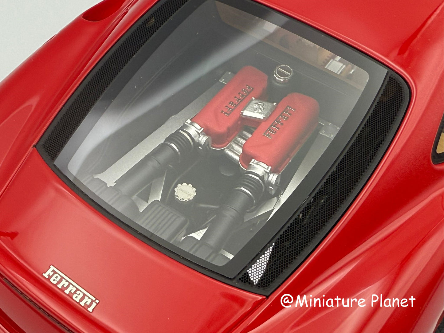 BBR 1:18 Ferrari 360 Modena 1999 'F1 Gear Box' - Rosso Corsa 322